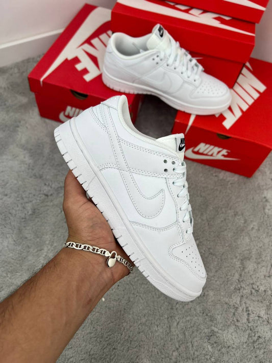 NIKE DUNK LOW